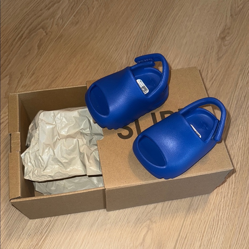 Yeezy Blue Sandals Vibrant Slip-On Comfort